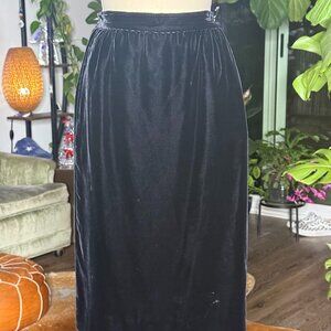 Vintage Emanuel Ungaro Parallèle Paris Black Velvet Pencil Skirt (Made in Italy)